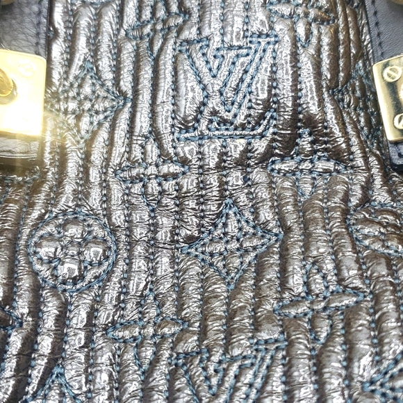 LOUIS VUITTON BAG ONE SIZE COLOR BLACK WITH GOLD HARDWARE 100% AUTHENTIC - Picture 15 of 17